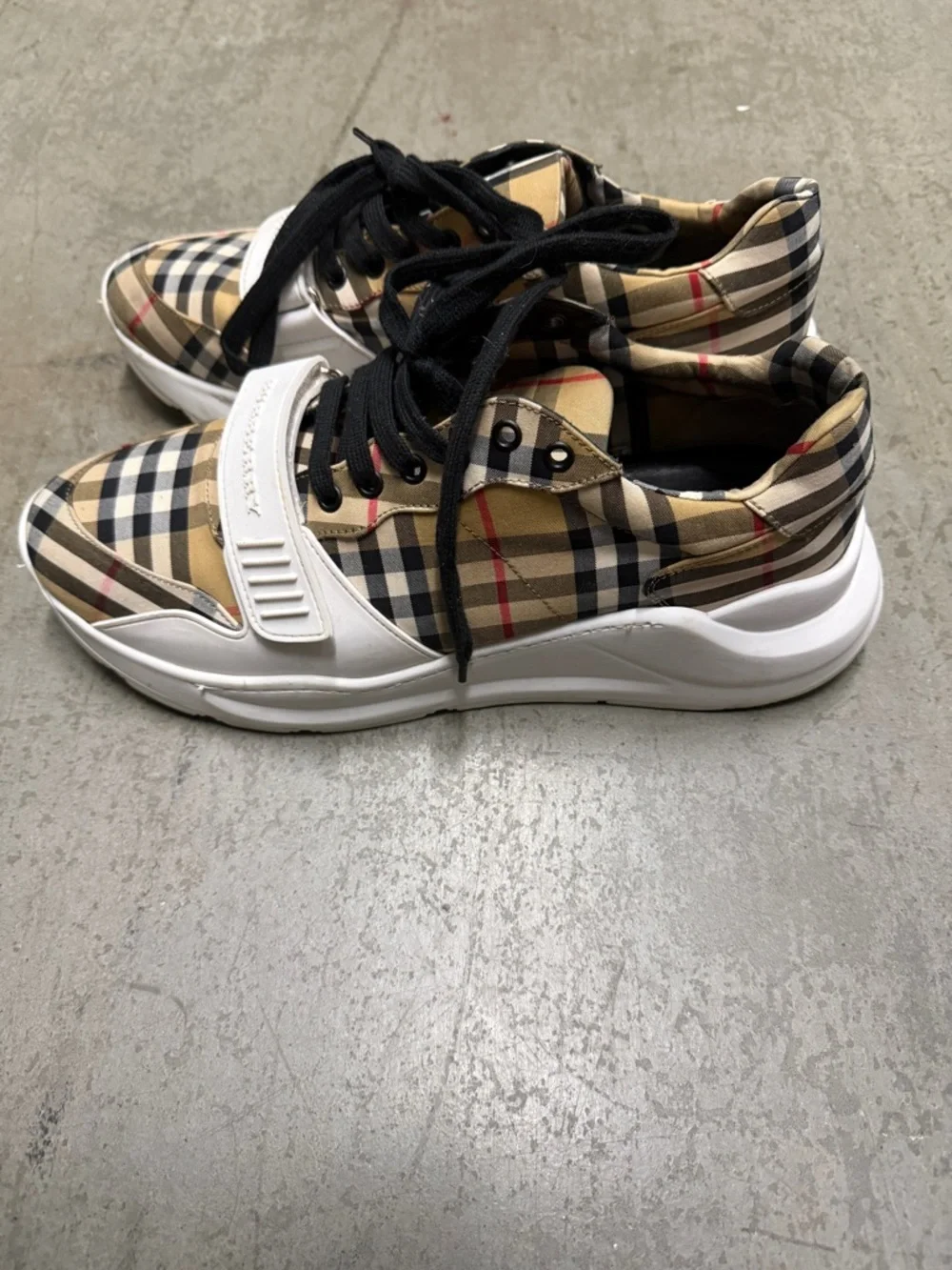 Burberry Beige Check Low-Top Sneakers with Black Laces - Picture 2 of 3
